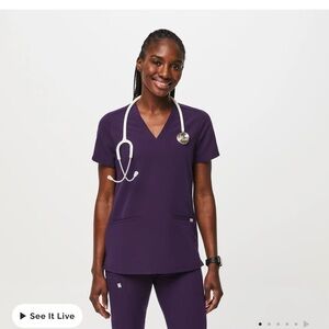 Casma Three-Pocket Scrub Top™